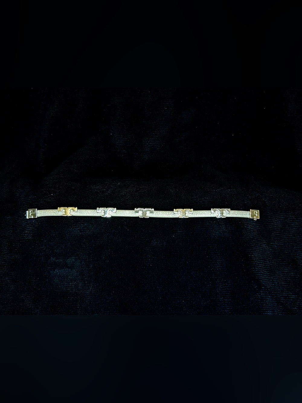 SERIF-T METALLIC SINGLE-WRAP
BRACELET - Picture 5 of 9